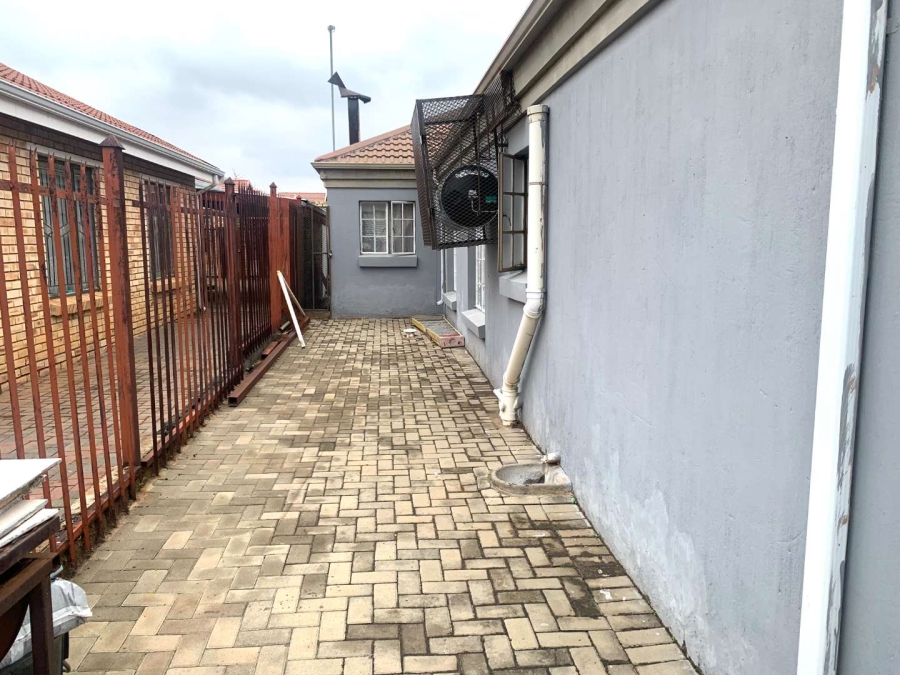 3 Bedroom Property for Sale in Vista Park Free State